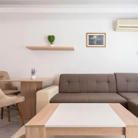 Homey Near Grand Mall Varna